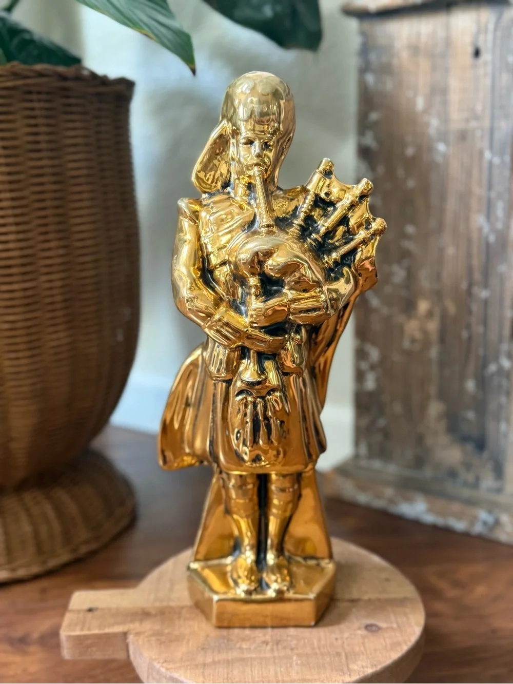 Rare Vtg 70s Gold Seagrams 100 Pipers Scotch 14” Bagpiper Statue Bar Advertising